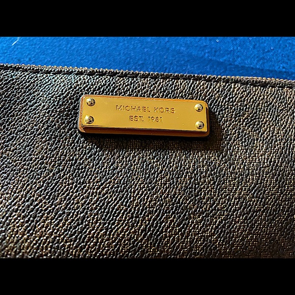 Michael Kors Wristlet Wallet Clutch - Picture 3 of 8